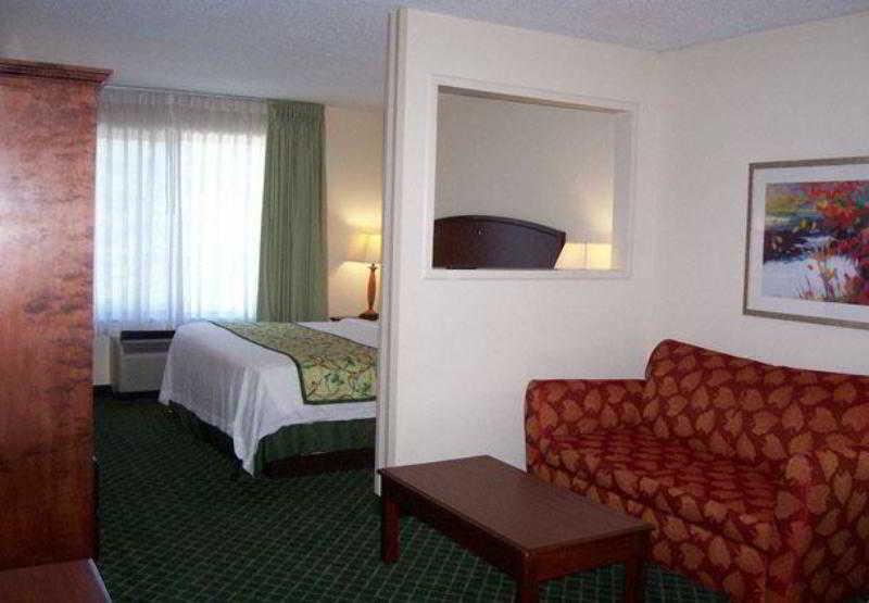 Fairfield Inn & Suites Мейкон Экстерьер фото